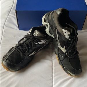 Mizuno volleyball shoes: wave bolt 6